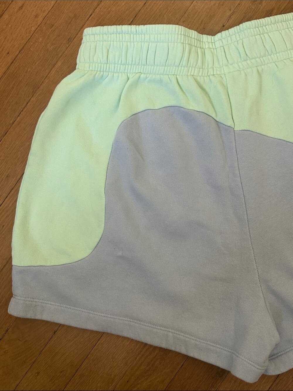 Nike Color Clash Euphoria high rise color block contrast relaxed fit sweat short - Picture 9 of 13